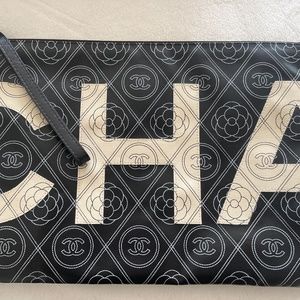 Chanel Maxi Camellia O-Case